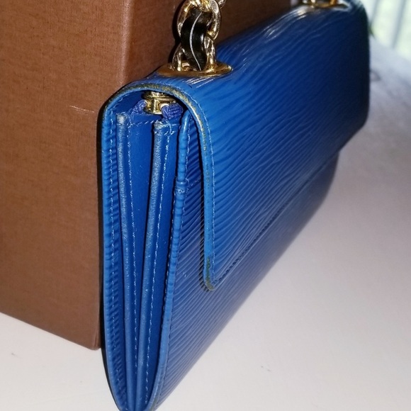 LOUIS VUITTON Credit Blue Bifold Epi Sarah Wallet - Picture 10 of 12